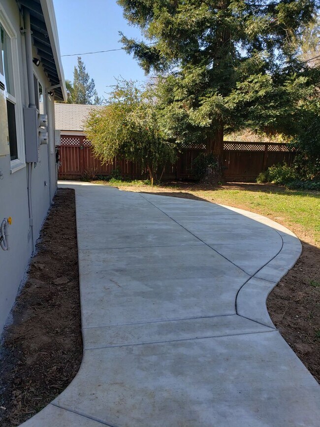 Building Photo - Beautiful Duplex Home near UC Davis Medical Center
