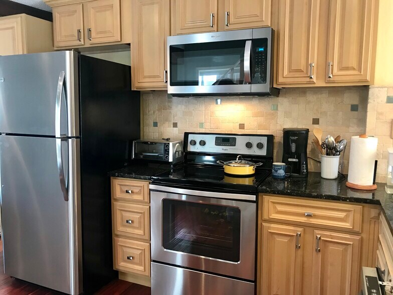 Building Photo - 122 Newport Bay Dr