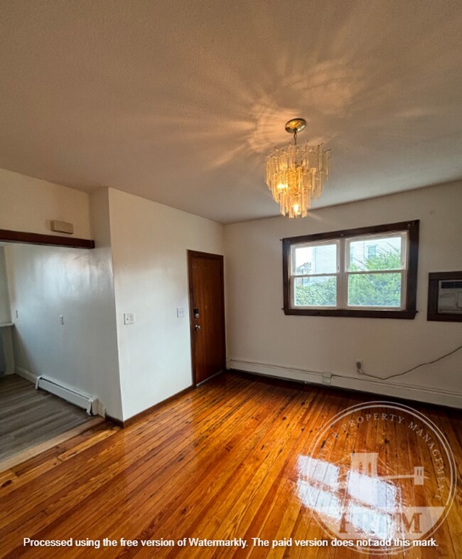 Building Photo - 90 Montaup St