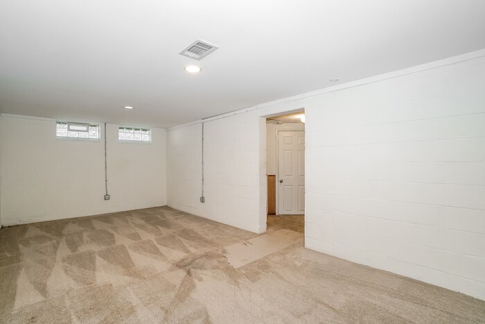 Building Photo - 16 Broadmore Ave