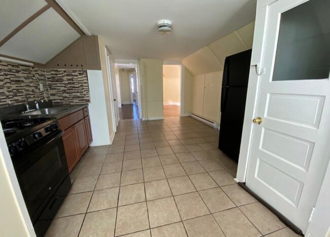 Building Photo - 377 Huntington Rd