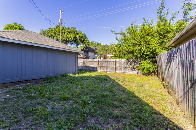 Building Photo - 17009 Ardisia Dr