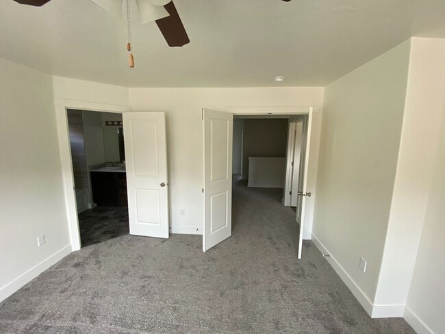 Building Photo - Modern Comfort Awaits – 4 Bed, 2.5 Bath To...