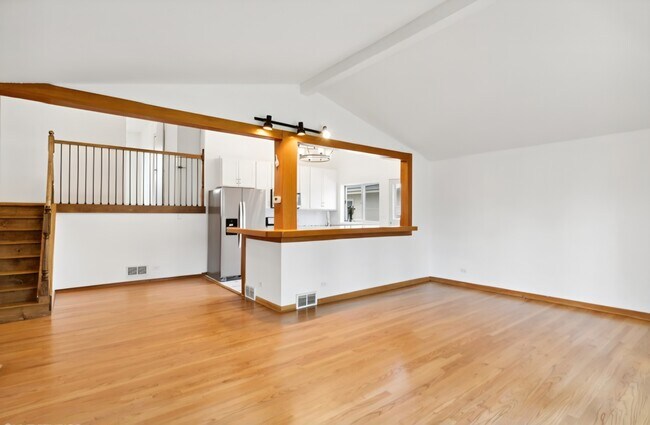 Building Photo - 403 E Lake Ave