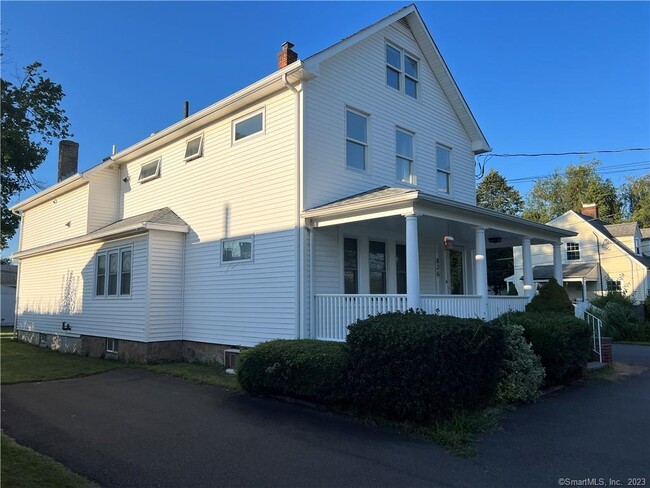 Primary Photo - 826 Oldfield Road