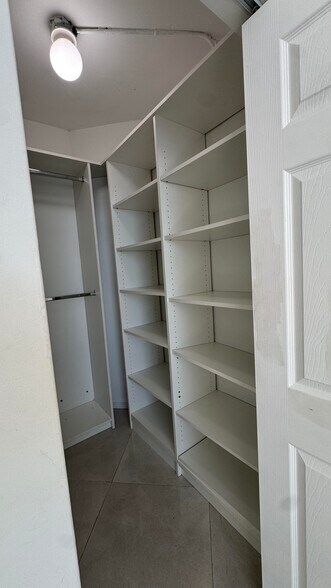 Building Photo - 825 Brickell Bay Dr