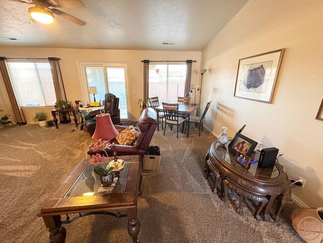 Building Photo - Snow Canyon Home!