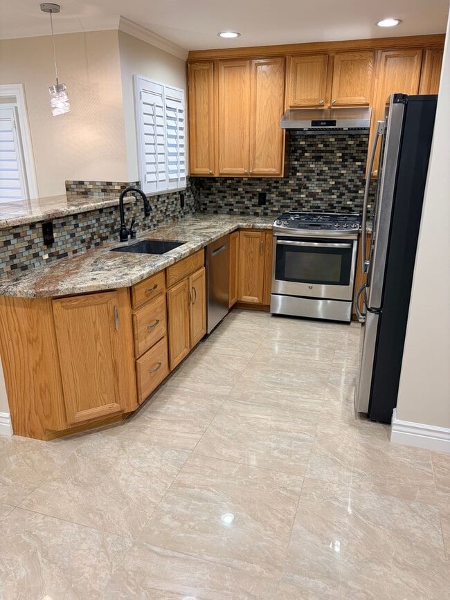 Building Photo - Remodeled 3 Bedroom 2 Bath House in San Jose.
