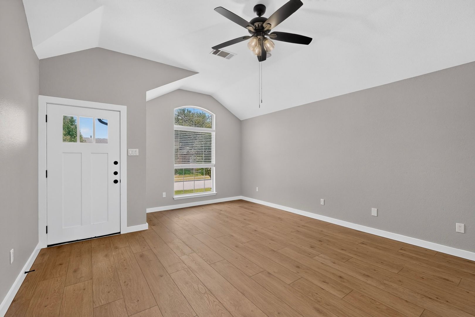 Building Photo - 9881 Cambridge Dr