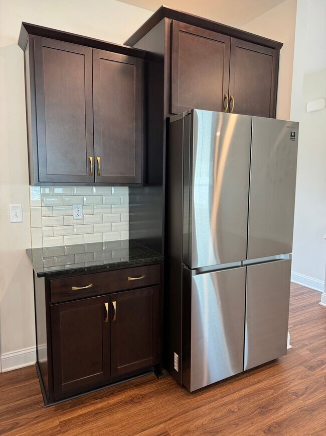 Building Photo - Spacious 4BR 3BA home in Northern Greensboro