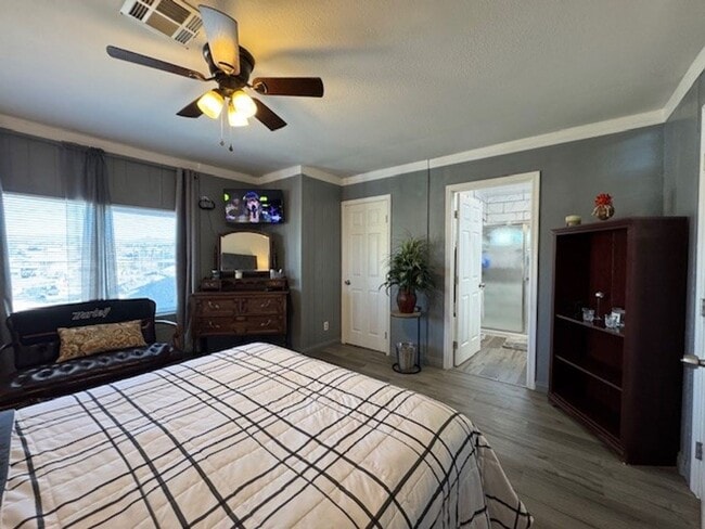 Building Photo - 3 BR 2 bath Furnished home Utilities Included & Brand new Interior-Custom Remodel