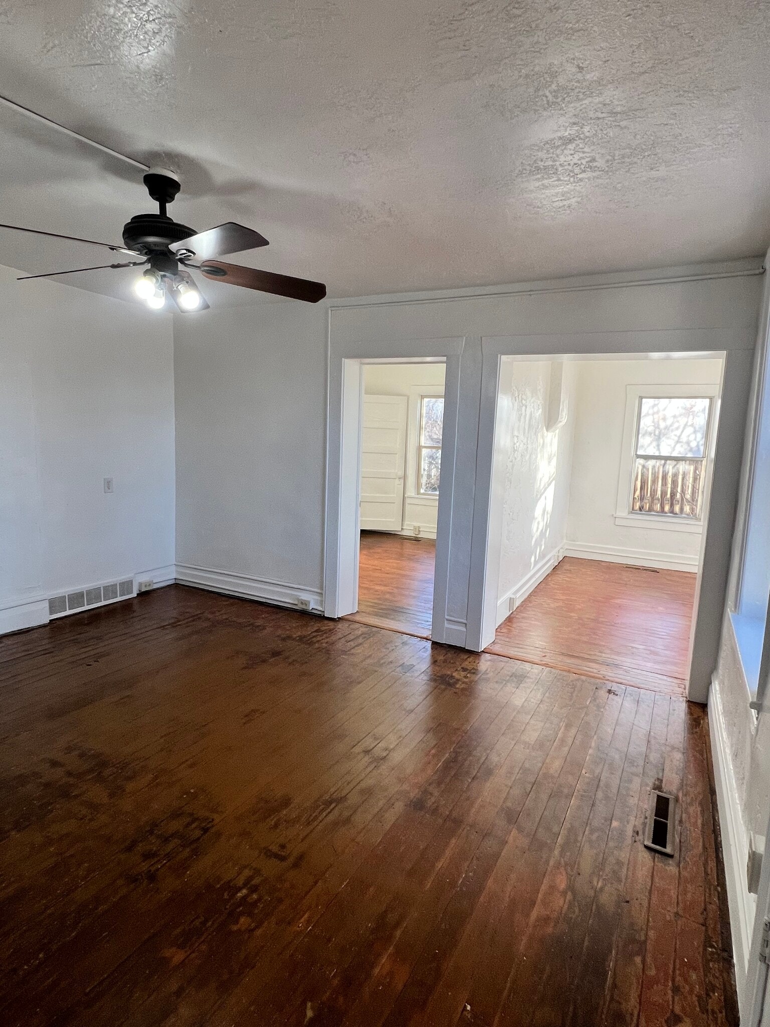 Building Photo - 749 Park Dr