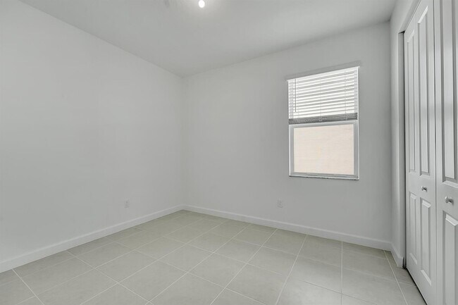 Building Photo - 3462 Cedar Grv Dr