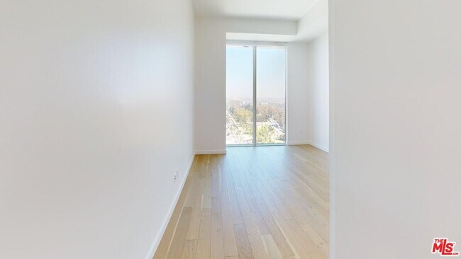 Building Photo - 525 Olive St