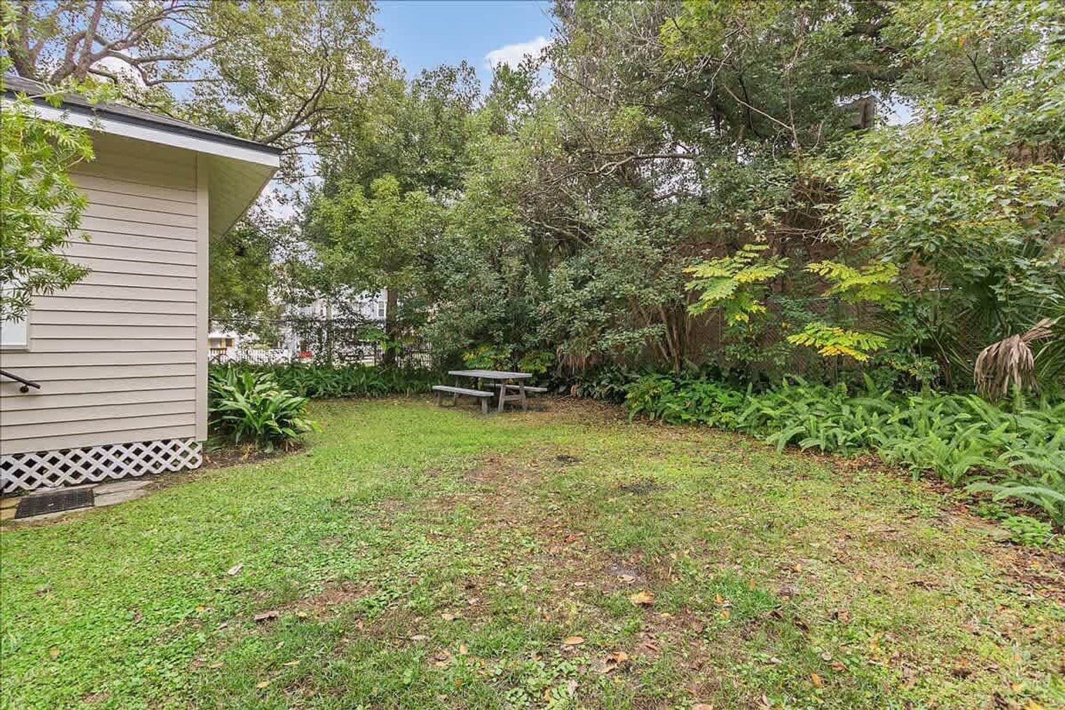 Building Photo - 1566 Landon Ave