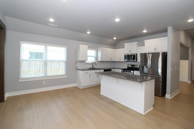 Building Photo - 427 Wagon Wheel Ave