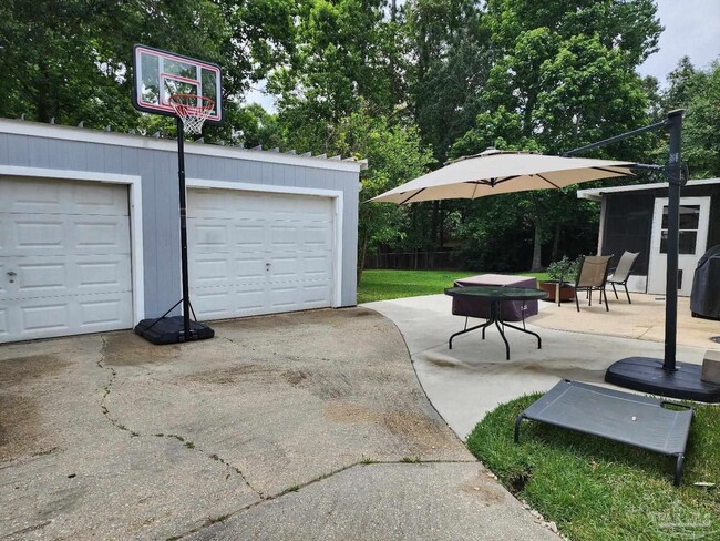 Building Photo - 4525 Baybrook Dr