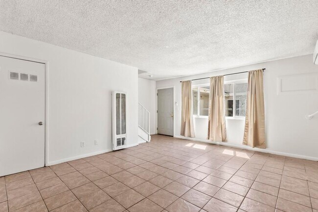 Interior Photo - 11645 Mapledale St