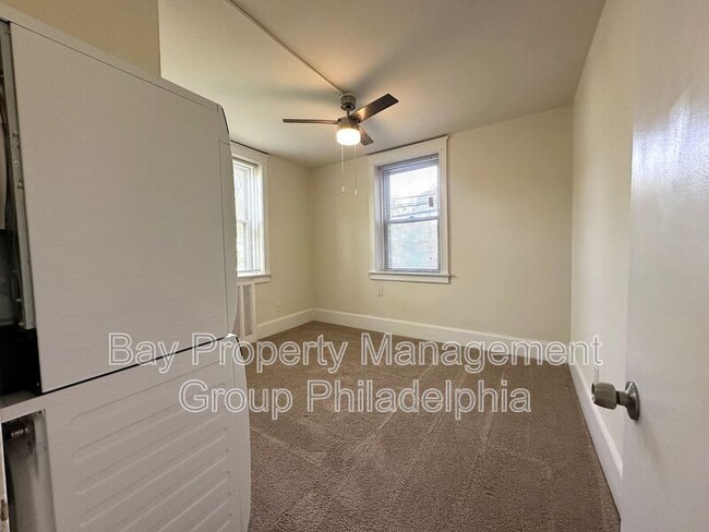 Building Photo - 2809 W Queen Ln