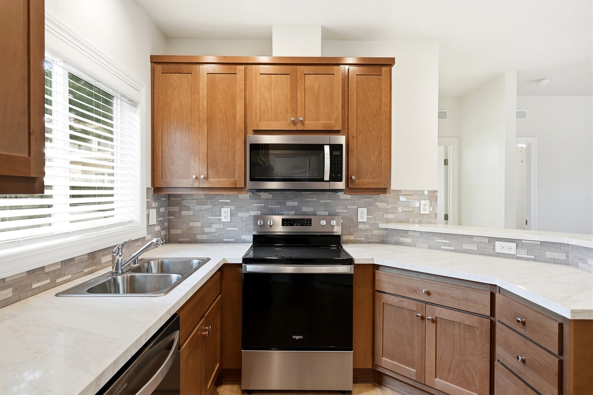 Building Photo - 7317 Kelvin Ave