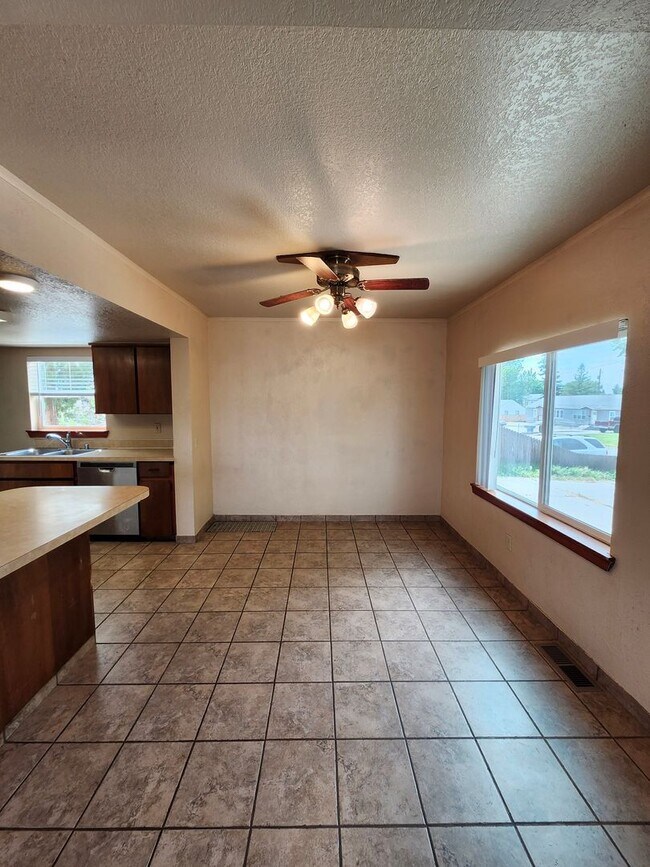 Building Photo - 1209to
