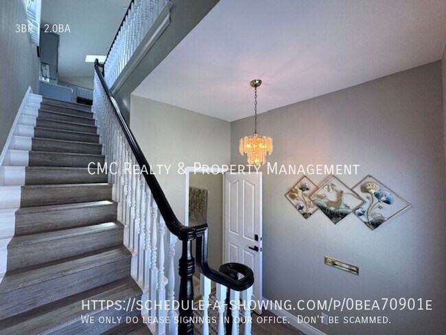 Building Photo - 54 Pomona-Upstairs