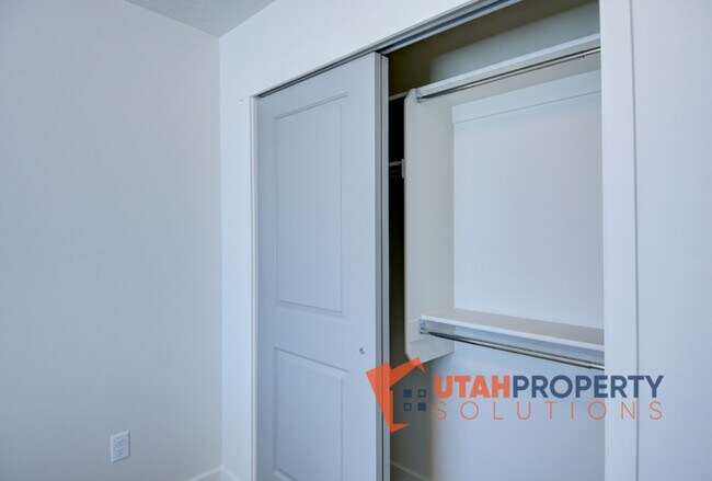 Building Photo - 959 W 540 S