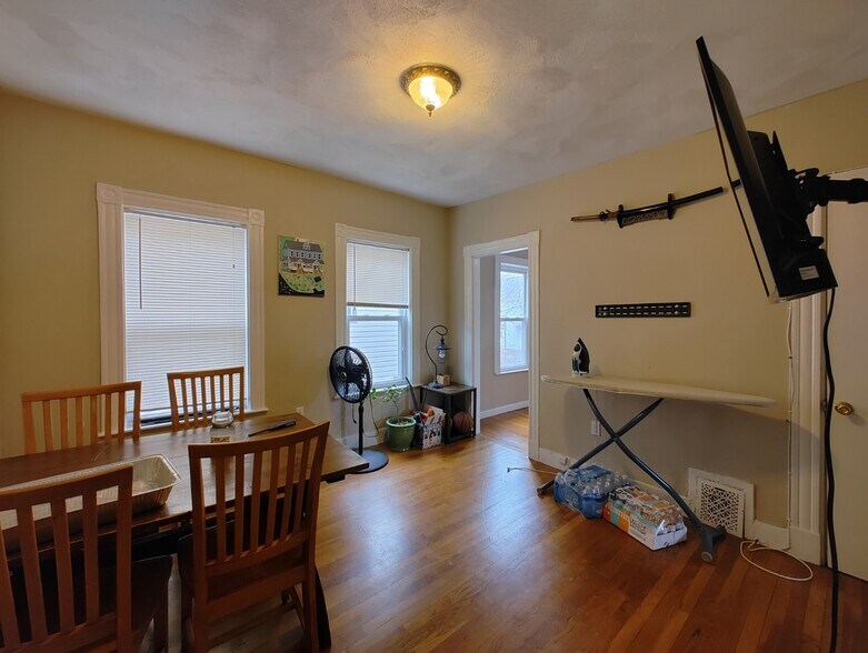 Building Photo - 13 Medford St