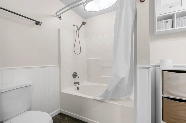 Building Photo - Darling cottage nestled in the woods near Holiday Market in Pleasant Valley!