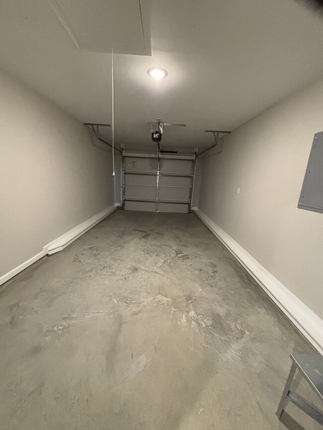 Building Photo - 102 Bradfield Cir