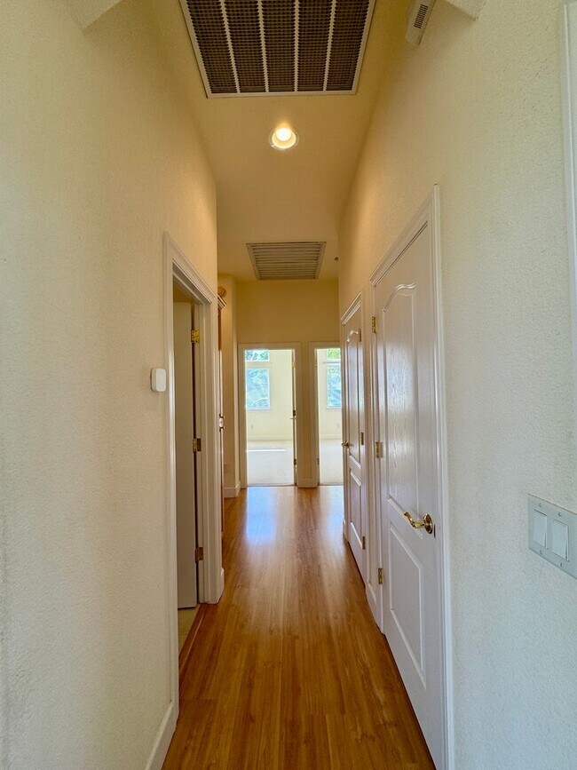 Building Photo - 6255 Peacock Way