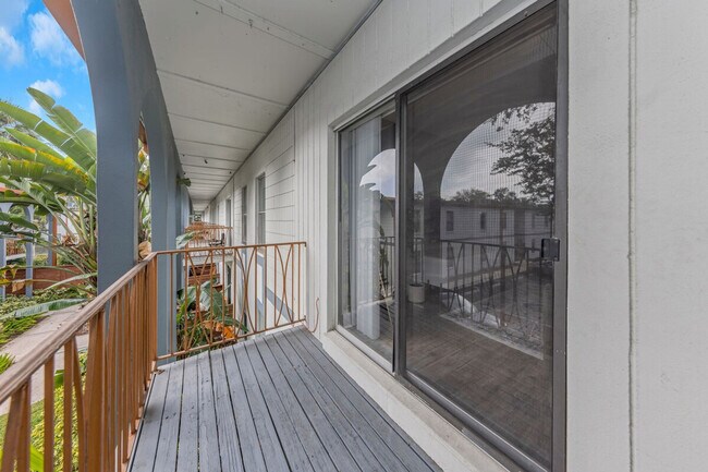 Building Photo - 4307 W Kennedy Blvd