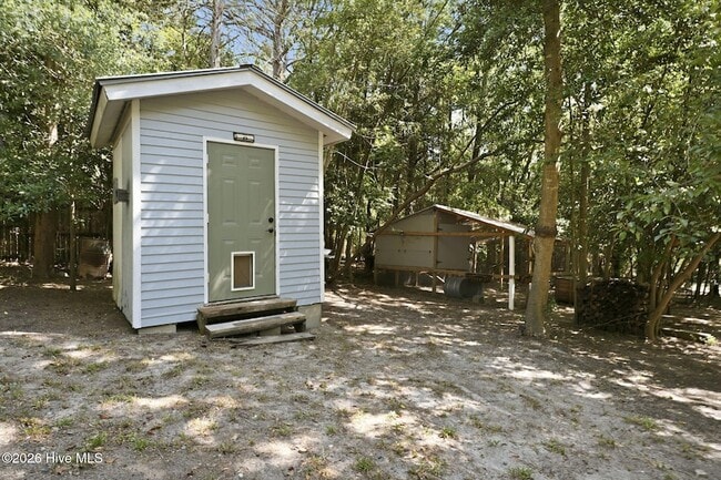 Building Photo - 1425 Central Dr