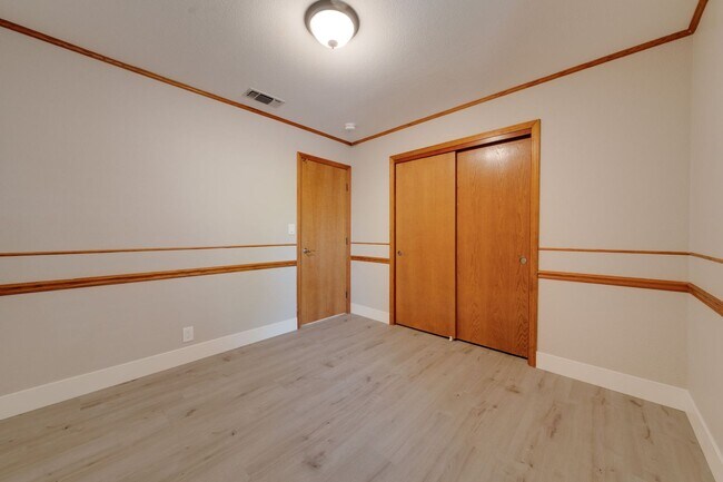 Building Photo - Bright and Stylish 4BD/2BA Home with 3 Car...