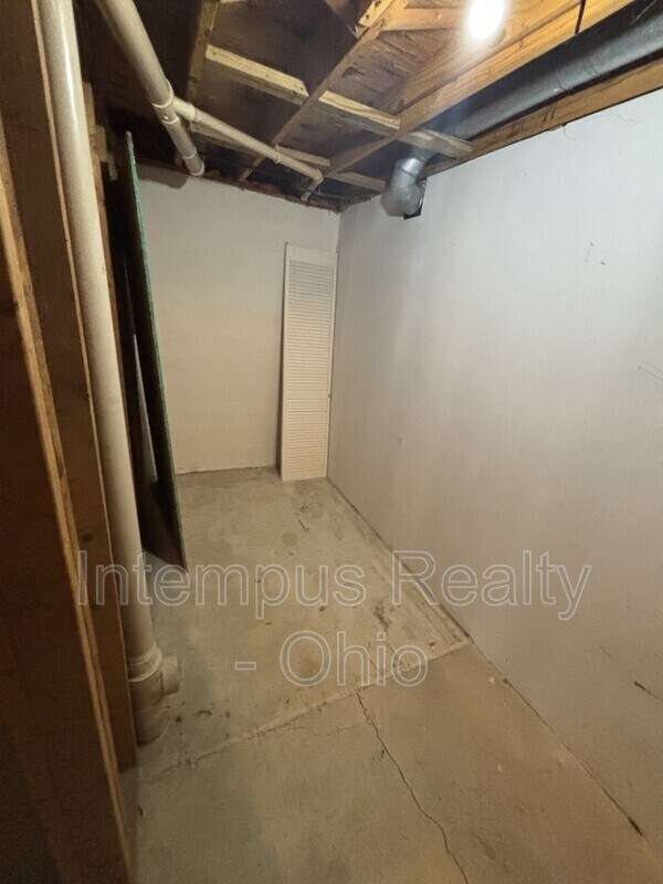 Building Photo - 4994 Wintersong Ln