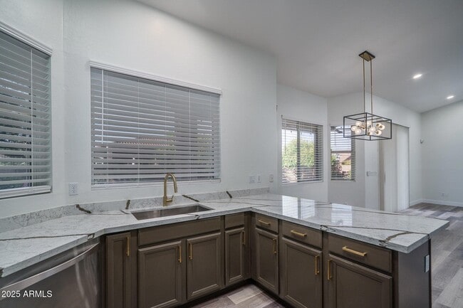 Building Photo - 4609 E Pinnacle Vista Dr