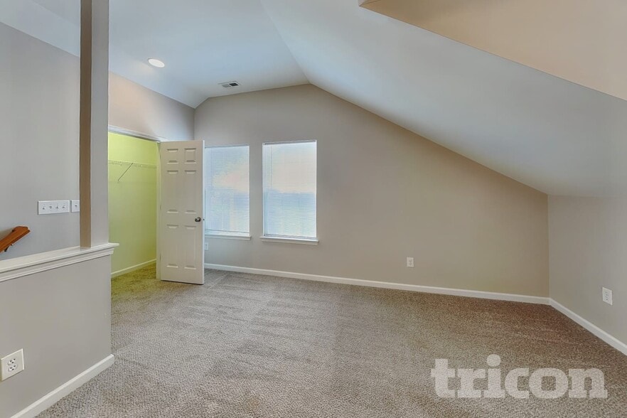 Building Photo - 15609 Carrington Ridge Dr