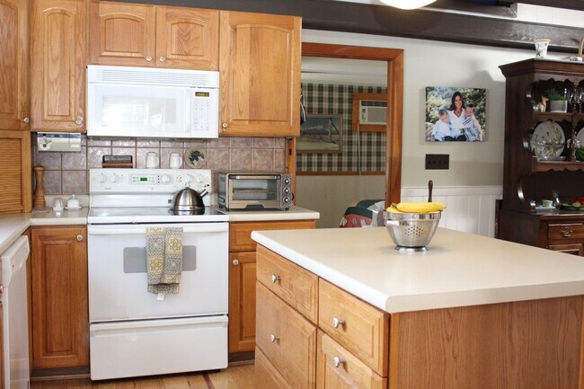 Building Photo - 318 Paradise Dr