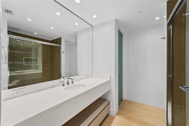Building Photo - 5242 Fisher Island Dr