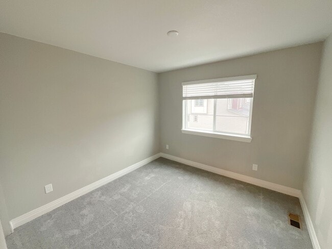 Building Photo - 3 Bedroom Townhome Available Near Voyager ...
