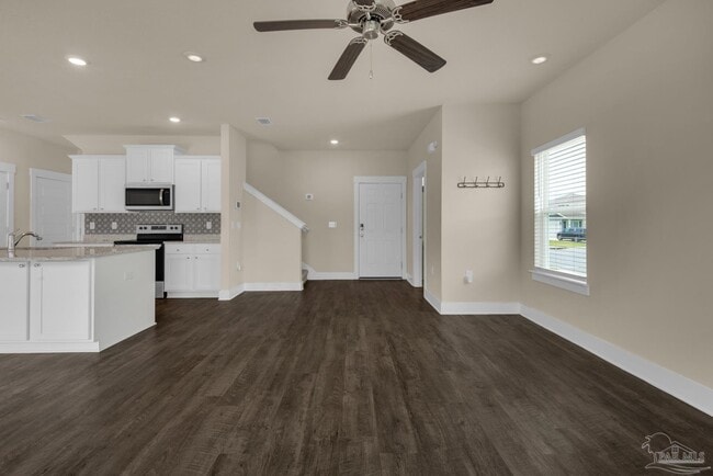 Building Photo - 5865 Danbury Blvd