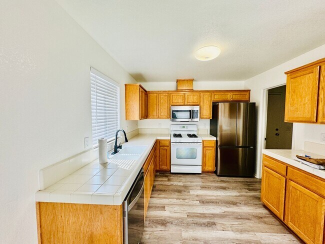 Building Photo - REDUCED!!  Beautiful Newly Remodeled Home located in a Court!