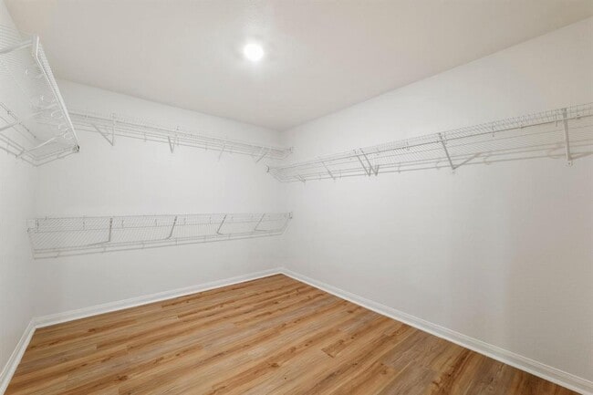 Building Photo - 317 Cres Park Dr