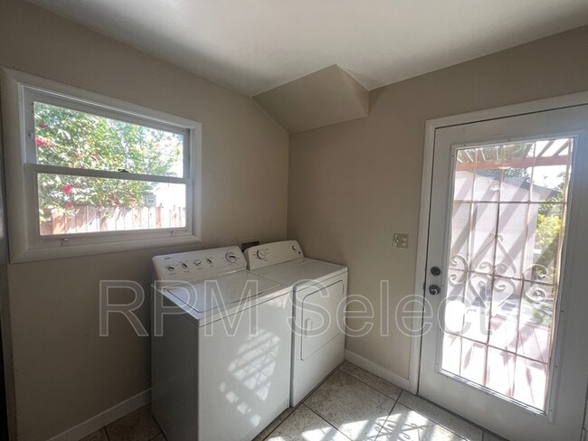 Building Photo - 2761 San Luis Ct