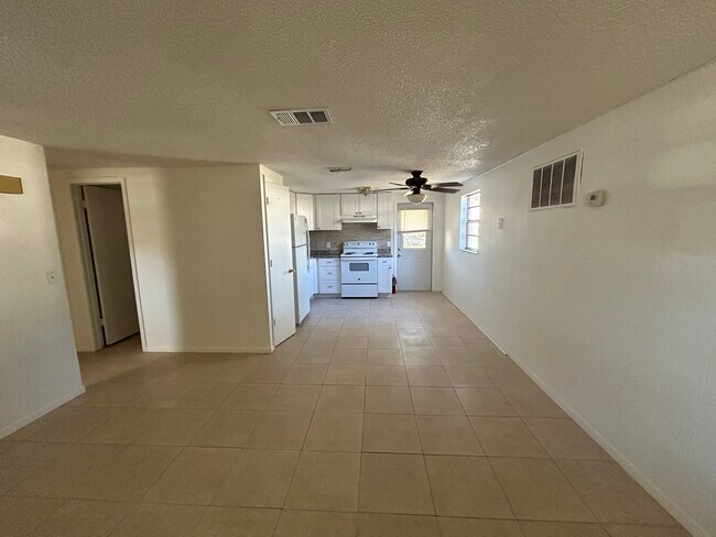 Building Photo - 10415 Alma St