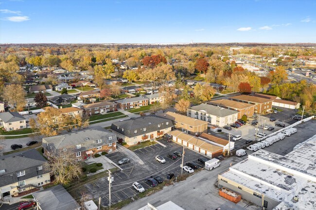 Building Photo - 609 E 3rd St
