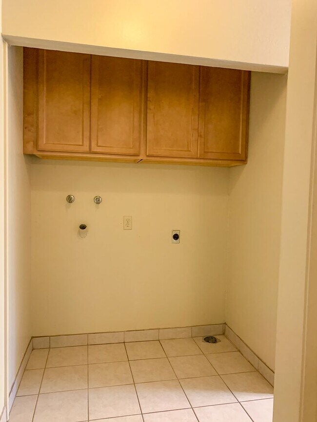 Building Photo - Comfortable Single-Level Living in a Prime Los Gatos Location