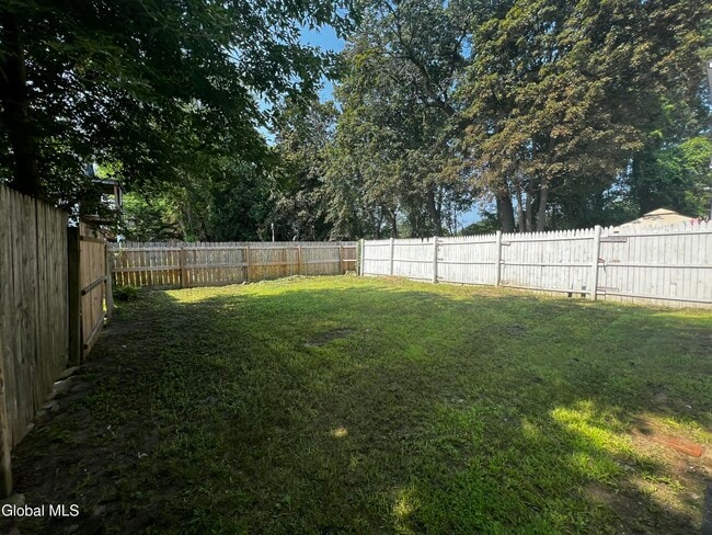 Building Photo - 21 Grove Pl
