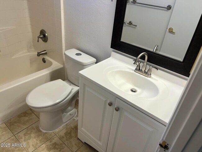 Building Photo - 2221 E Union Hills Dr