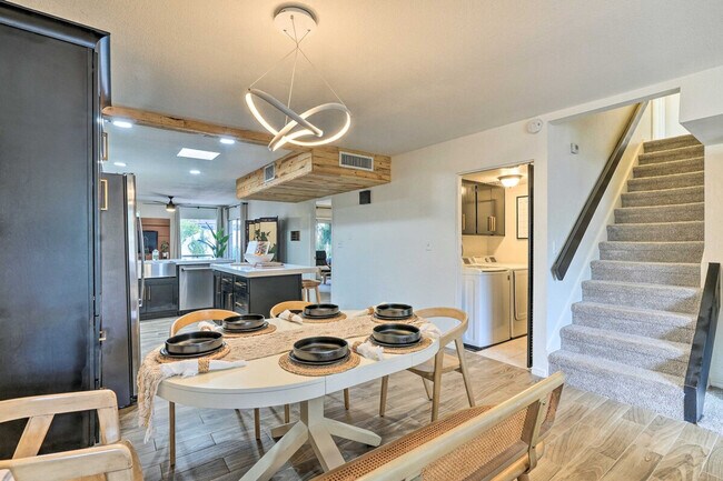 Building Photo - 292 S Desert Ave